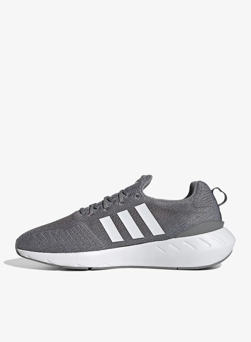 adidas حذاء سويفت رن 22