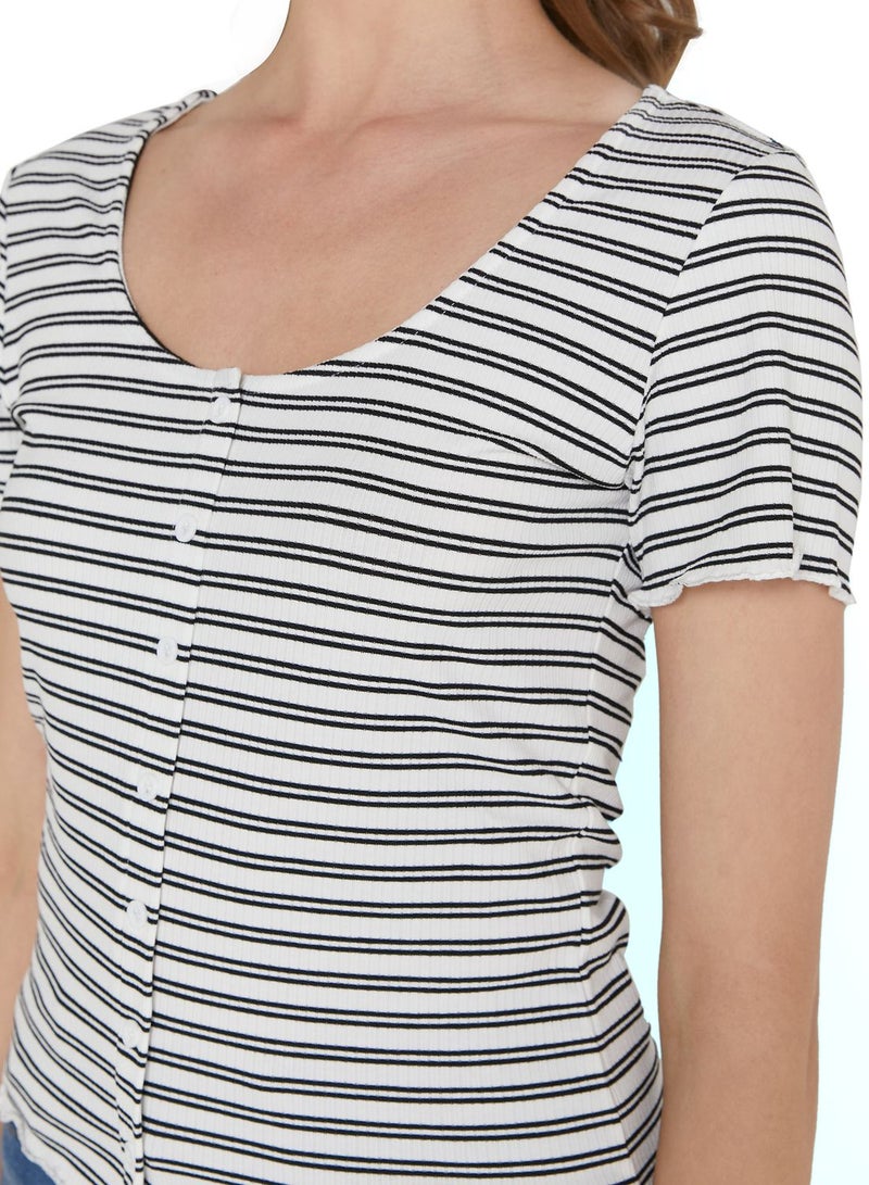 بيسيك إكس إكس بلوزة مخططة بأزرار - Image 3