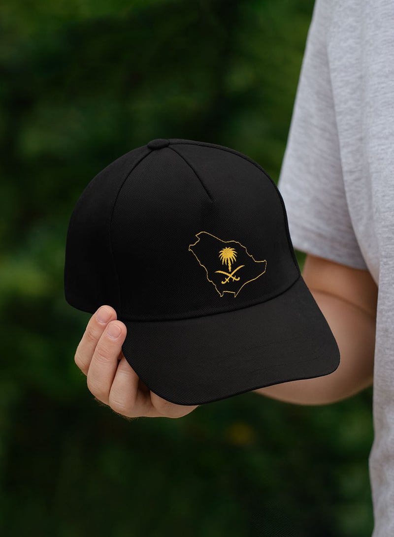 لوحة كاب مصنوع من القطن بتصميم خريطة المملكة لمناسبة اليوم الوطني السعودي وللتعبير عن حب الوطن في كل وقت - Image 4