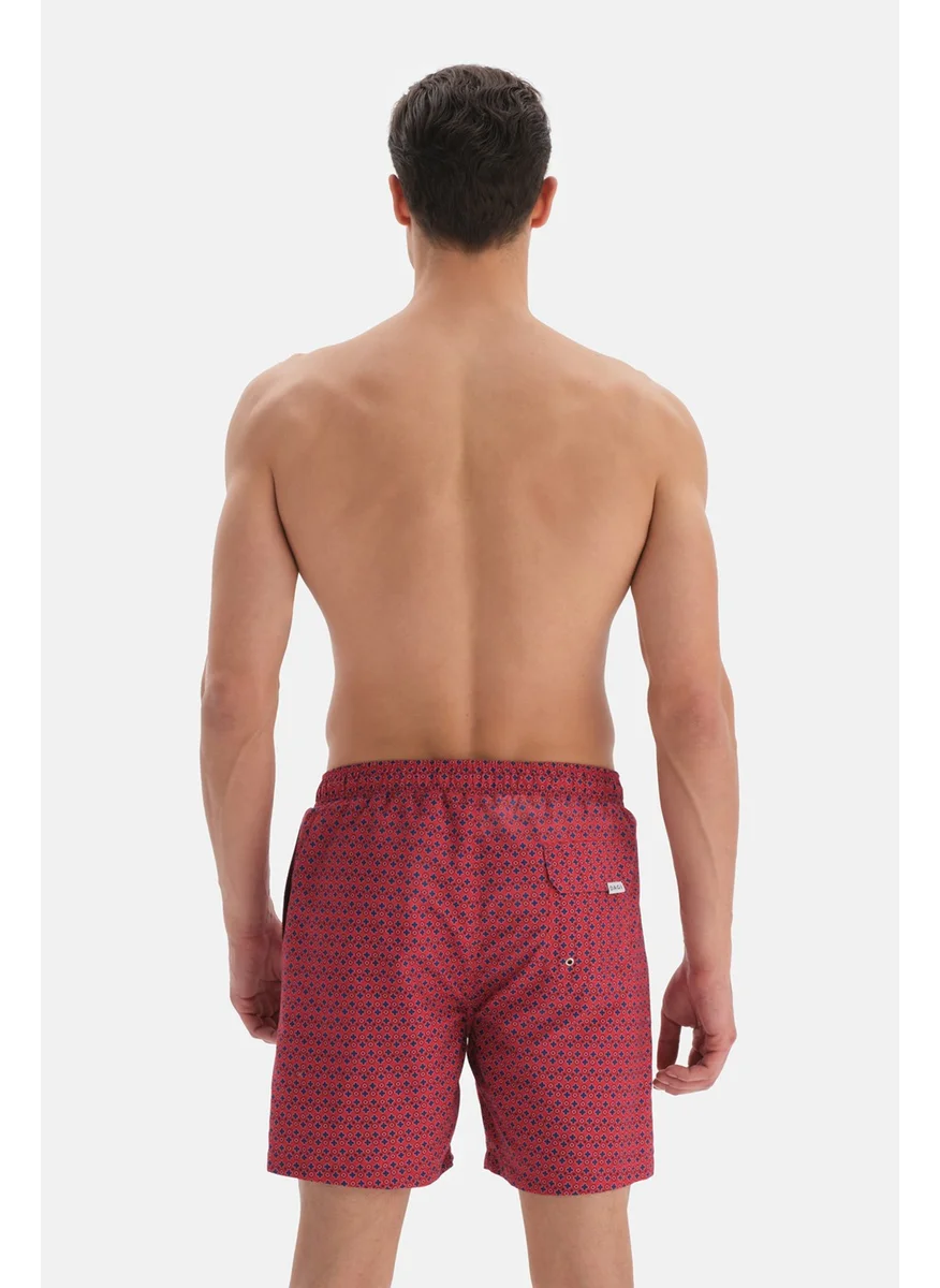 داجي Red Tie Des. Medium Shorts