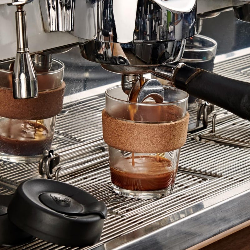 KeepCup كوب القهوة القابل لإعادة الاستخدام KeepCup Brew Cork - زجاج مقسى وفلين طبيعي، M 12oz/340ml - أسود - Image 4