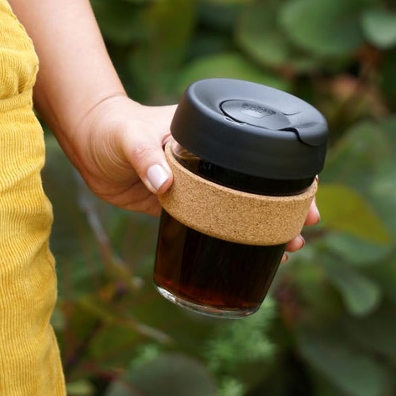 KeepCup كوب القهوة القابل لإعادة الاستخدام KeepCup Brew Cork - زجاج مقسى وفلين طبيعي، M 12oz/340ml - أسود - Image 5