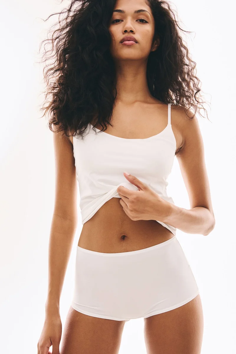 اتش اند ام بلوزة من نسيج مايكروفايبر بحمالات كتف وقوالب مزودة بحشوة