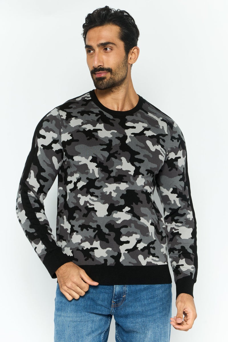 Michael Kors سويت شيرت طويل الأكمام للرجال بتصميم تمويه وشعار، متعدد الألوان - Image 1