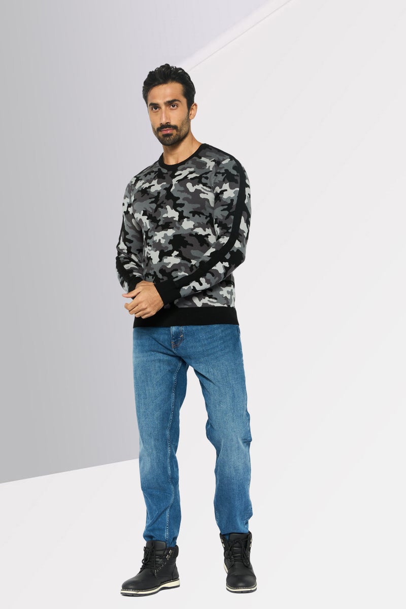 Michael Kors سويت شيرت طويل الأكمام للرجال بتصميم تمويه وشعار، متعدد الألوان - Image 2