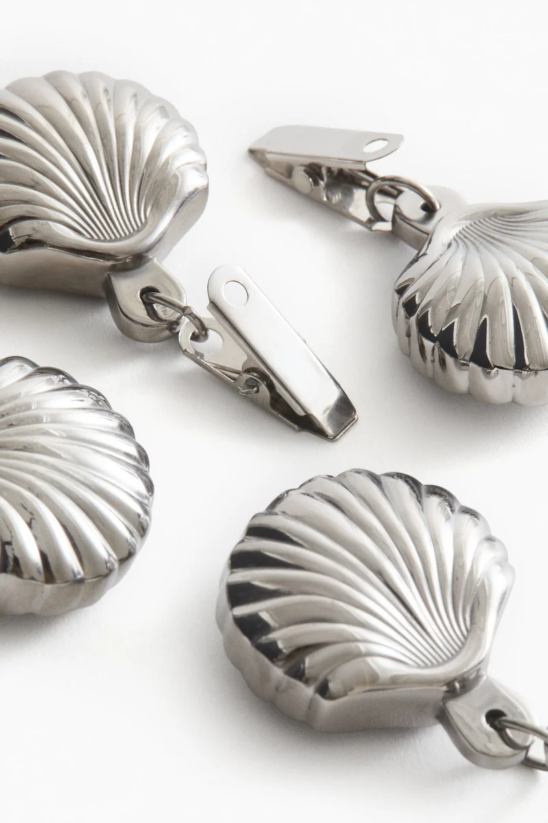 اتش اند ام أوزان تثبيت مفرش الطاولة بتصميم صدفة - عبوة من 4 قطع