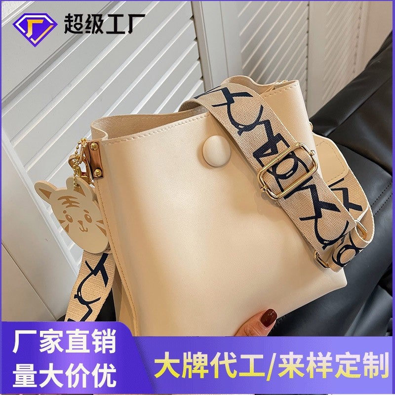 Manufacturer Broadband Bucket Bag Small Bag Women'S Fashion Crossbody Bag Popular Popular Shoulder Bag - Image 2