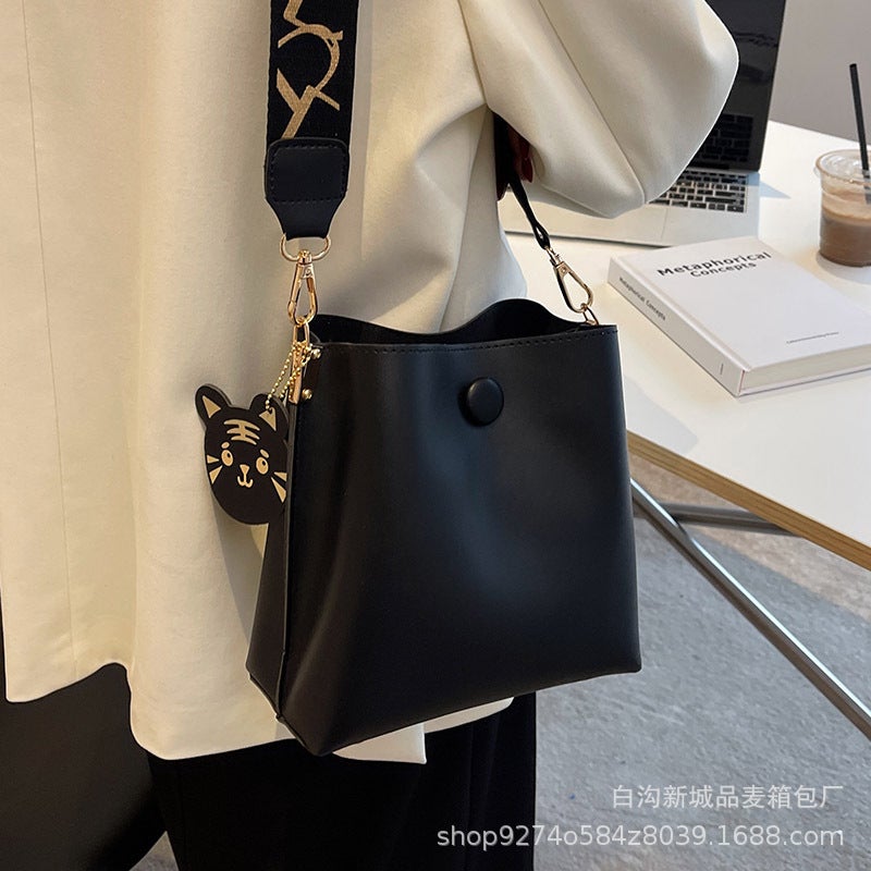 Manufacturer Broadband Bucket Bag Small Bag Women'S Fashion Crossbody Bag Popular Popular Shoulder Bag - Image 4
