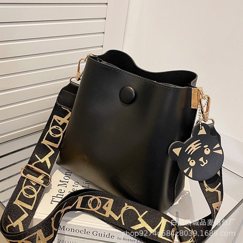 Manufacturer Broadband Bucket Bag Small Bag Women'S Fashion Crossbody Bag Popular Popular Shoulder Bag - Image 3