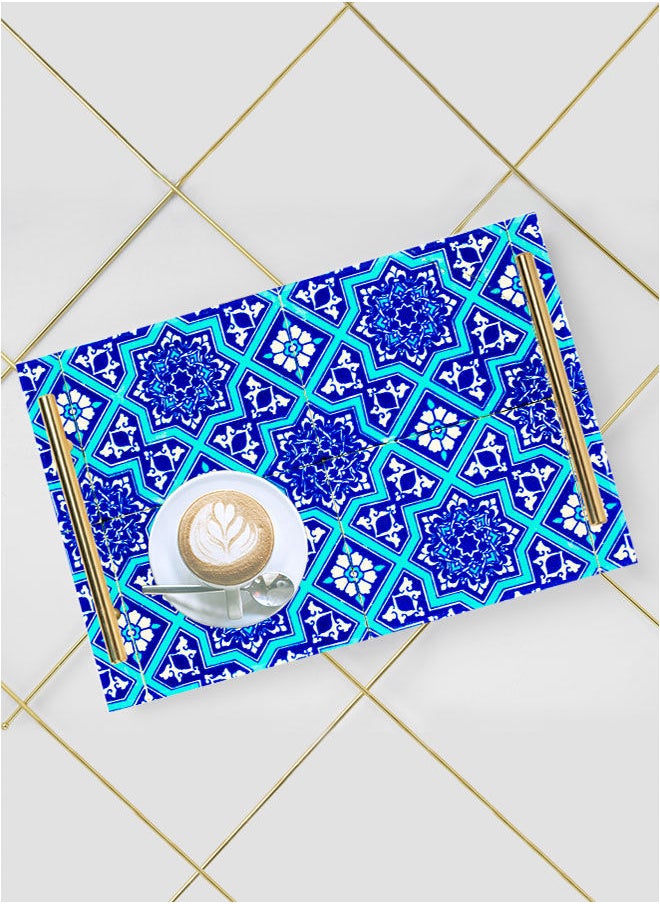 لوحة صينية تقديم مصنوعة من الأكريليك بمقابض معدنية ذهبية اللون مزخرفة بتصميم بلاط تركي  - Image 4