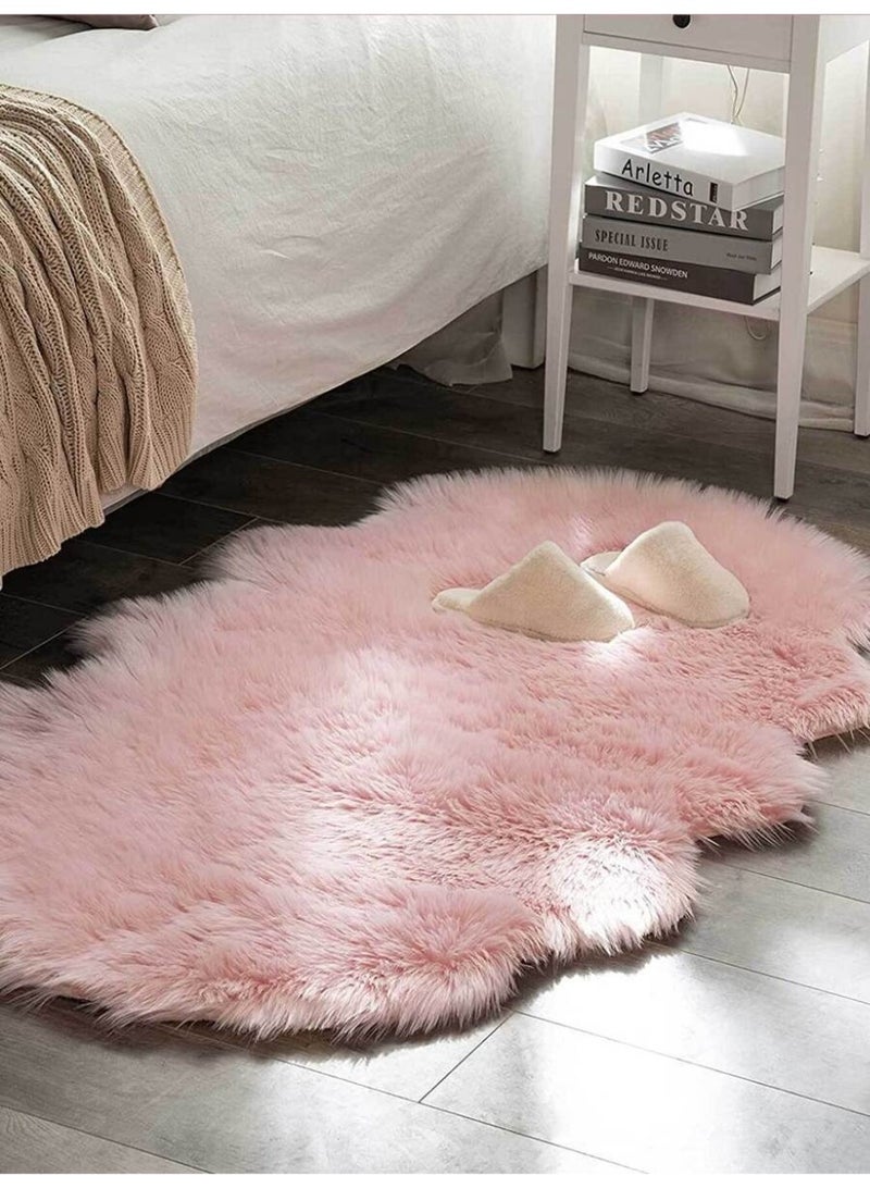 سجادة فرو صناعي وردي فاخر – ناعمة وطرية، 80×50 سم - Image 1
