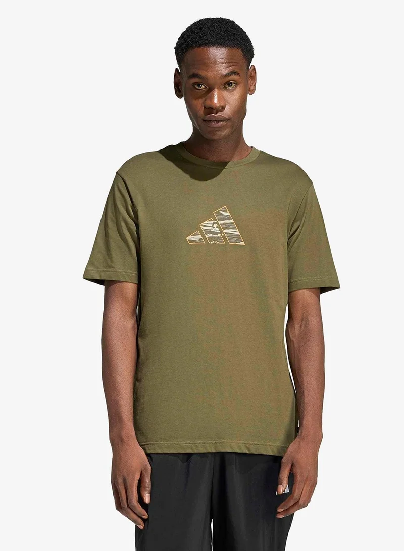اديداس تيشيرت CAMO EXPLORER GRAPHIC