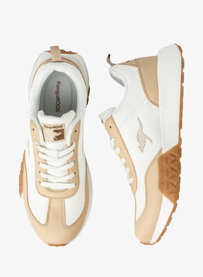 كانغاروس حذاء مشي نسائي بتفاصيل شعار وإغلاق برباط