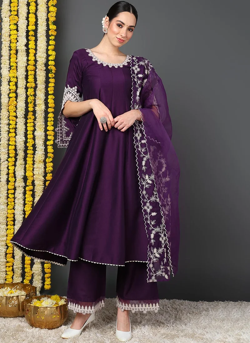 زيري سوق Purple Silk Blend Solid Embroidered Flared Kurta Trouser With Dupatta