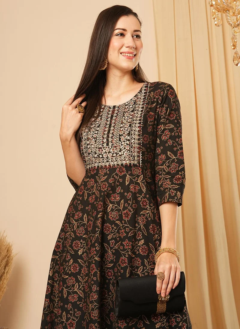 جلو باص كنزة نسائية مطرزة بالزهور مع بنطلون من القطن الخالص