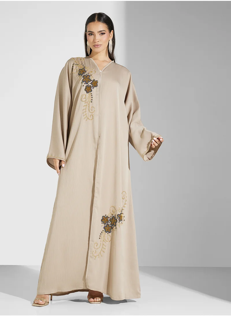 هيا كلوزيت Embellished V-Neck Flared Sleeve Abaya