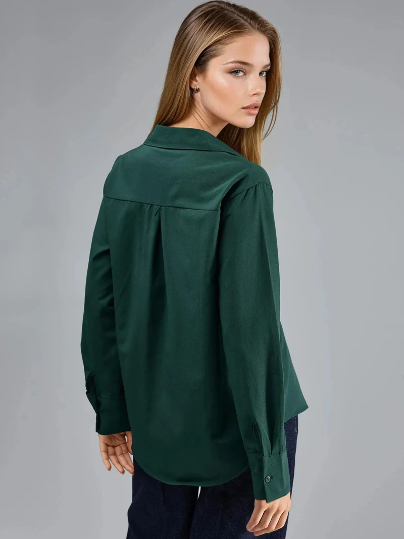 بوسيم قميص بأزرار بقصة مريحة