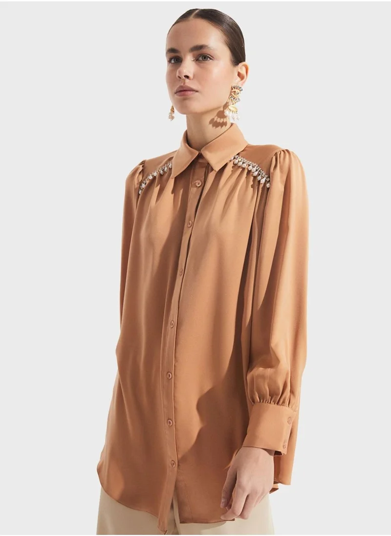 جون Embroidered Neck Button Down Shirt