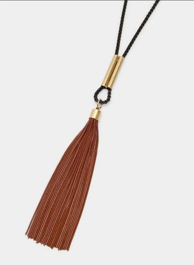 بارفوا قلادة طويلة مع شراريب.