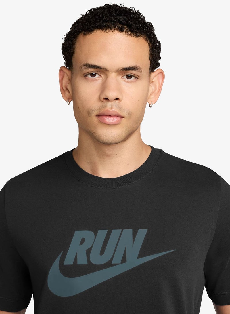 Nike Dri-Fit Run Swoosh T-Shirt - Image 3