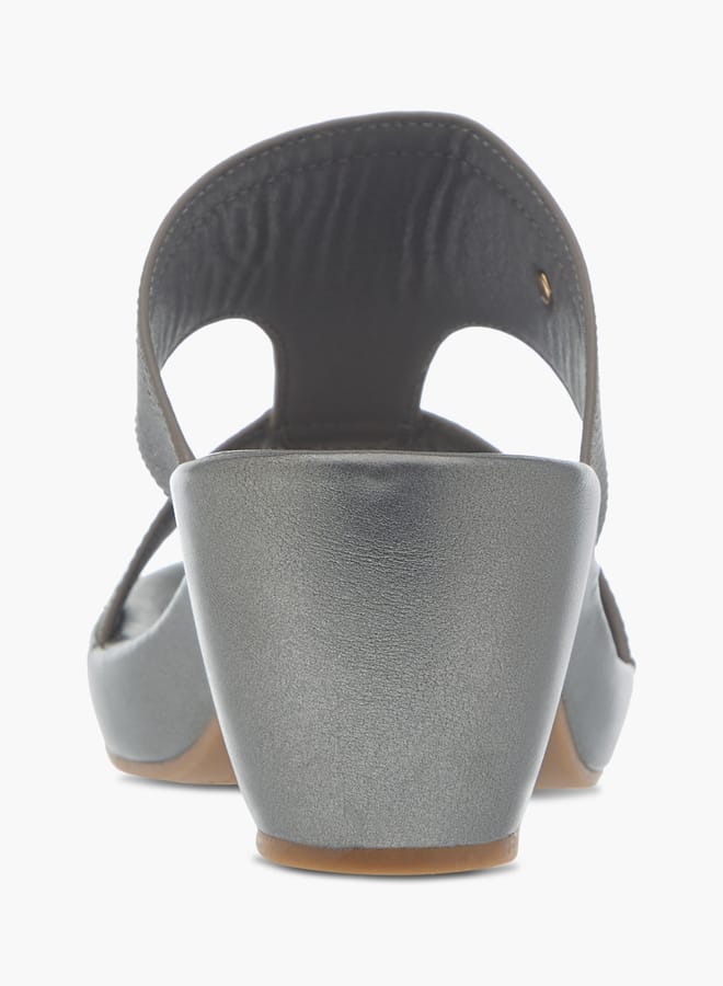 فلورا بيلا من شو إكسبرس صنادل نسائية سهلة الارتداء بكعب عريض وملمس مميز - Image 5