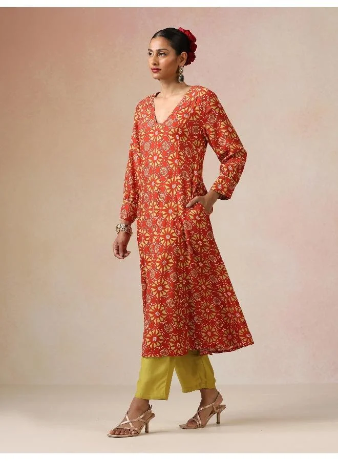 ترو برونز طقم كورتا فيسكوز - بياقة دائرية وطبعة حمراء وخضراء من