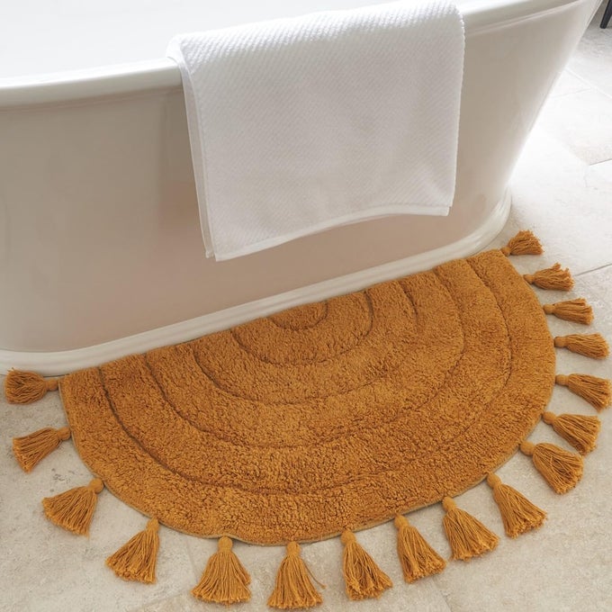 BEAUTIFUL BOHO RUG WITH TASSELS FOR YOUR BATHROOM SOFT HALF CIRCLE 100 COTTON MAT FITS PERFECTLY INTO YOUR HOME A CUTE NONSLIP AND ABSORBENT CROCHET RUG IDEAL TO ENHANCE ANY BATHBEDROOM DECOR