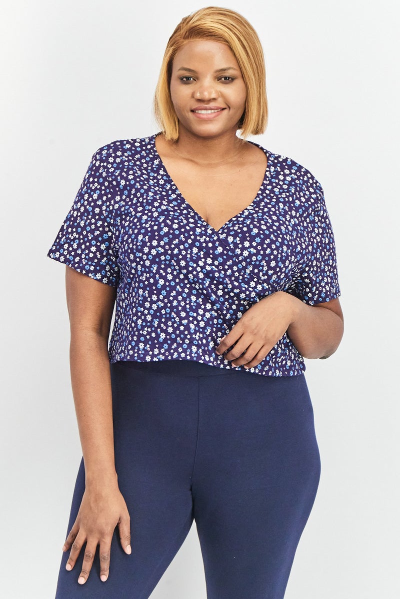 Daisy Street Women Plus Size V Neckline Short Sleeve Allover Printed Blouse, Navy Combo - Image 1
