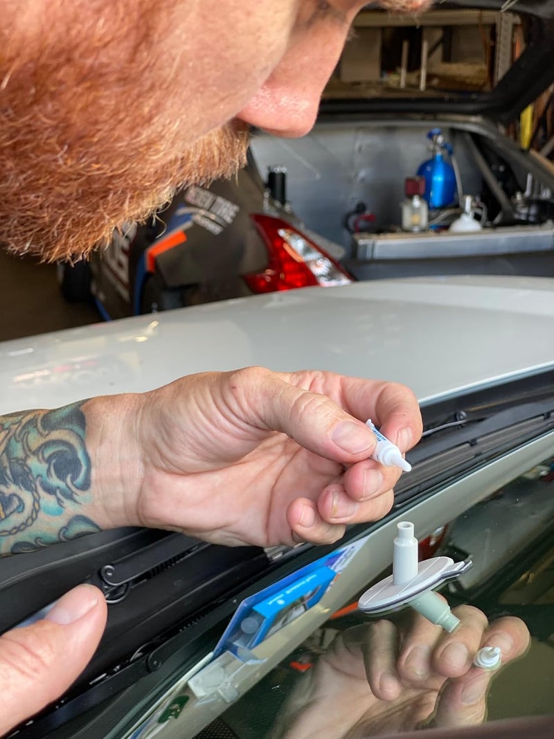 Permatex 16067 Bullseye Windshield Repair Kit, .025 oz. Syringe, .025 Ounce Syringe , White - Image 2