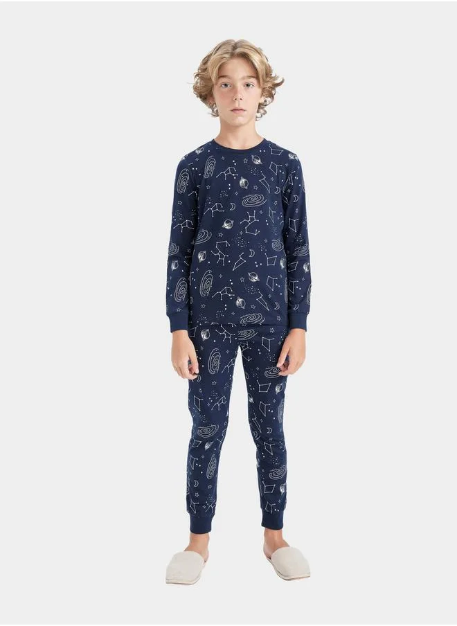 ديفاكتو All-Over Print Long Sleeve T-Shirt & Pyjama Set by Styli