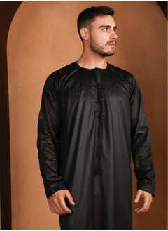 ييجو من مريم Kandora Zayd – Classic Black Emirati kandora | Thobes – Ebony Satin | Traditional Elegance & Comfort  - Image 2