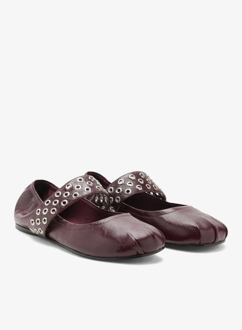 مانجو أحذية باليه جلدية مزينة بالثقوب