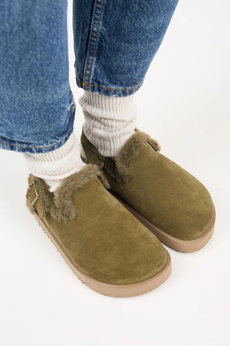 Manijero Manijero (Holly 2 Fur-Lined Platform) Women's Genuine Leather Buckled Clogs in Khaki