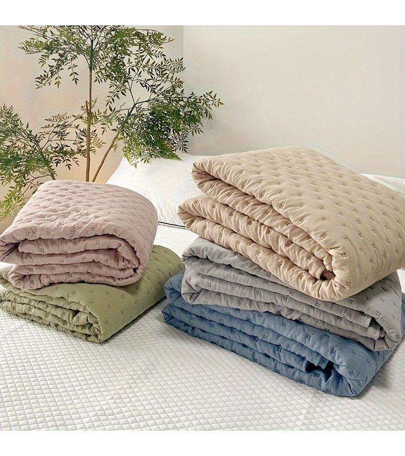 Grey Ultrasonic Quilted Sandwich Thin Quilt - Image 4