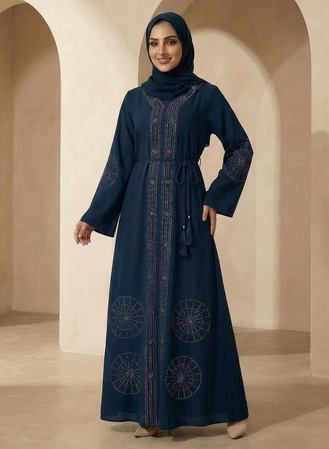 جلو باص عباية مزينة مع حجاب