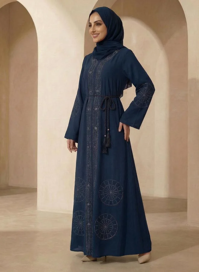 جلو باص عباية مزينة مع حجاب