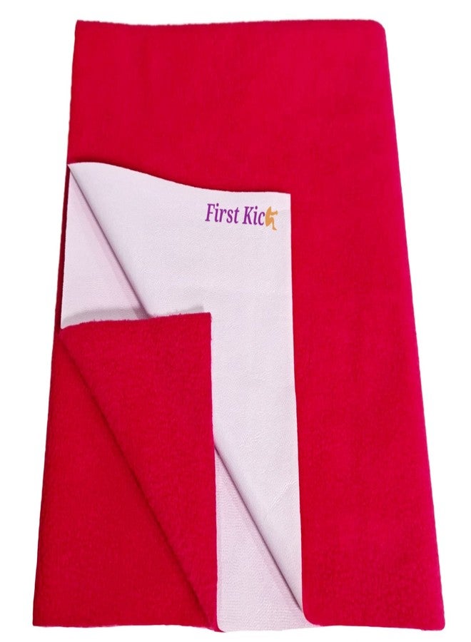 First Kick ملاءة سرير أطفال من فيرست كيك إنستادراي، مصنوعة من الصوف المقاوم للوبر، فائقة الامتصاص وسريعة الجفاف، لحماية سرير الطفل، مقاومة للماء، مقاس صغير 70×50 سم، عبوة من قطعة واحدة، لون وردي فاقع - Image 1