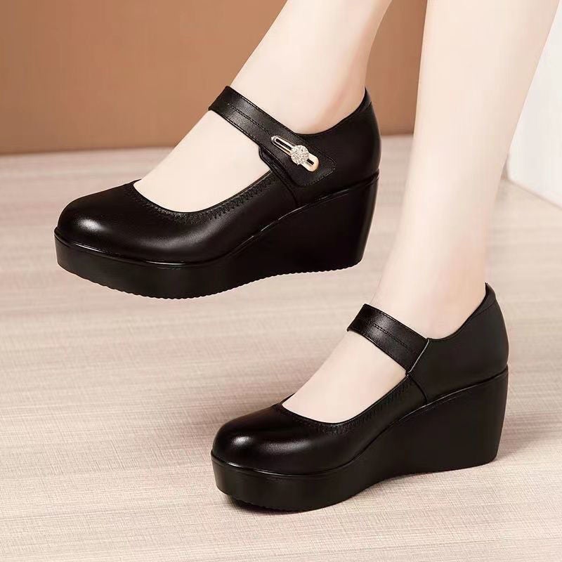 Round Head Platform Bottom Mother Shoes 2022 Autumn New Waterproof Platform Thick Bottom Middle-Aged And Elderly Plus Size Non-Slip Wedge Shoes - Image 1