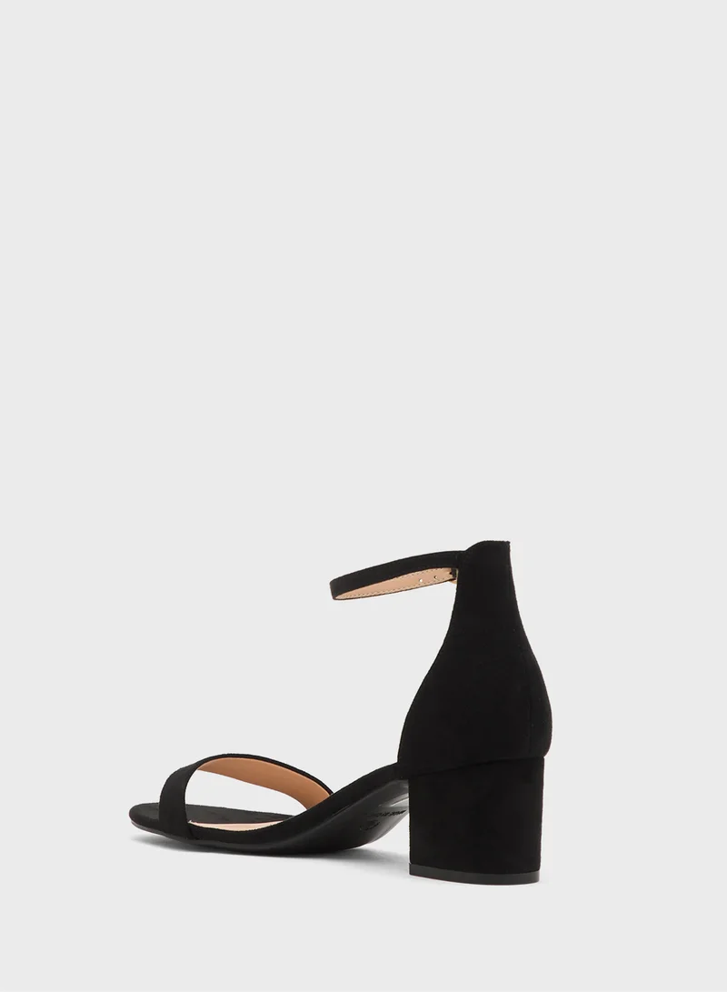 ترافل من نمشي Low Heeled Sandal