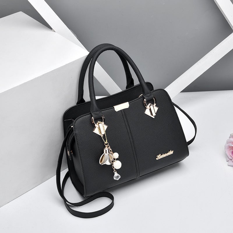 Fashionable Women's Large Capacity Shoulder Bag - Image 3