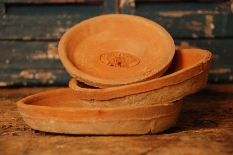 Esschert Design AT02 Aged Terracotta Round Saucers for AT01 (Set of 3) - Image 3