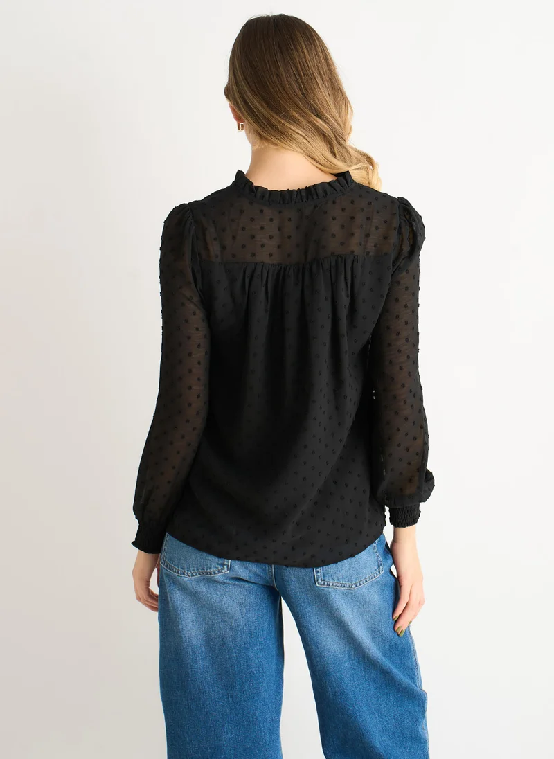 جيني لندن بلوزة سوداء من الشيفون المزركش برقبة مزينة بكشكشة