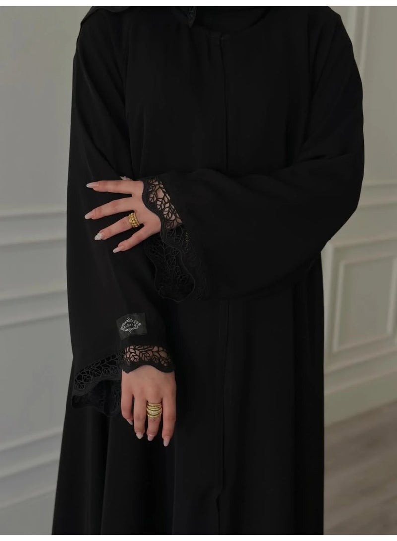 عباية ترف سوداء بقصة نص كلوش من قماش كريب ملكي مع أكمام دانتيل، - Image 1