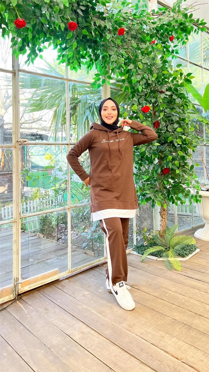 بي ويست Text Printed Garni Detailed Hooded Short Sweat Pants Double Hijab Tracksuit Set - 03080 - Brown
