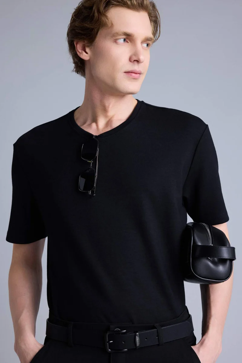 ديفاكتو Regular Fit Short Sleeve T-Shirt