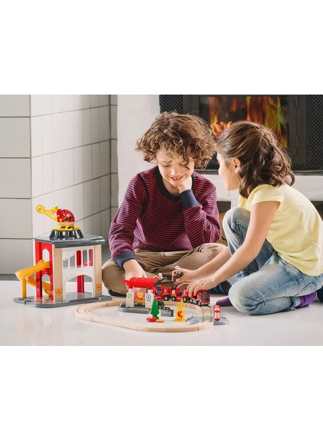 بريو مجموعة إنقاذ رجال الإطفاء BRIO 33815 | مجموعة ألعاب قطار من 18 قطعة مع شاحنة إطفاء وملحقاتها | مسارات خشبية مناسبة للأطفال | مثالية للأطفال من سن 3 سنوات فما فوق - Image 2