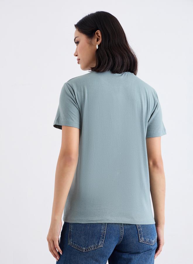 ستايلي تيشيرت ستايلي مطرز بقصة عادية - Image 4