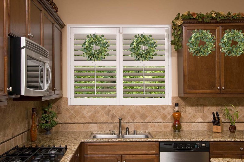 LSKYTOP Green Eucalyptus Wreaths 12'' Artificial Spring Summer Eucalyptus Leaf Wreaths with Berries for Home Farmhouse Front Door Decor - Image 4