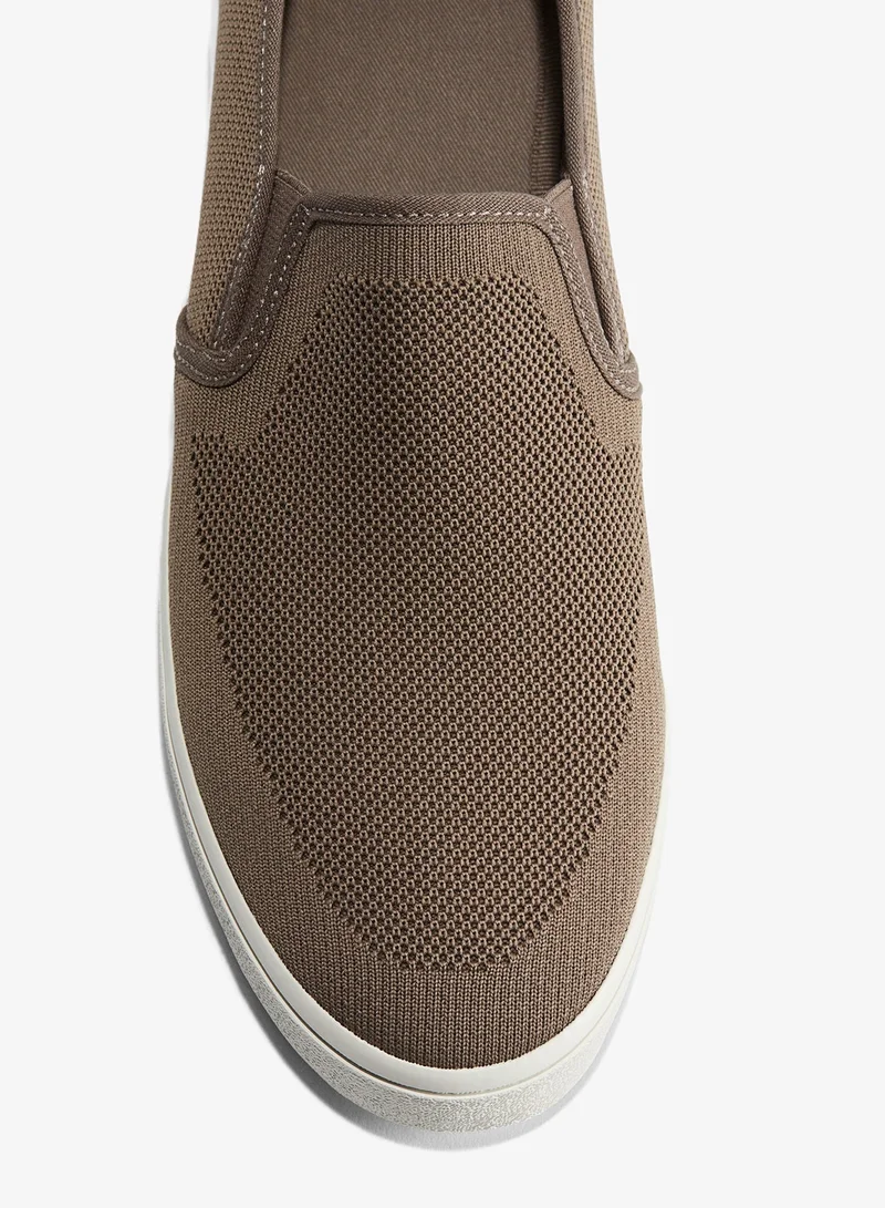 اتش اند ام حذاء رياضي شبكي سهل الارتداء