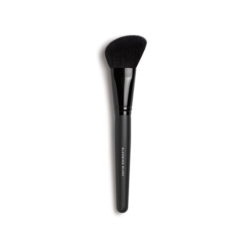 bareMinerals bareMinerals Blooming Makeup Blush Brush with Synthetic Fibers, Angled for Blushes + Bronzers, Blend Loose + Pressed Powders, Vegan Makeup Brush